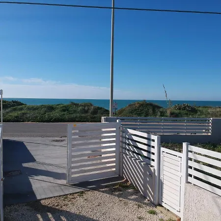 度假居 Oneiro Fronte Mare 圣玛丽亚德尔法加洛